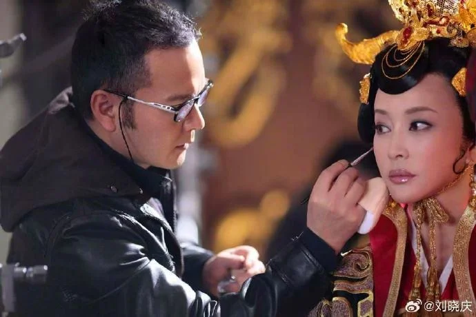 75 year old Liu Xiaoqing reprises her role as Wu Zetian, with Mao Geping doing the makeup for her