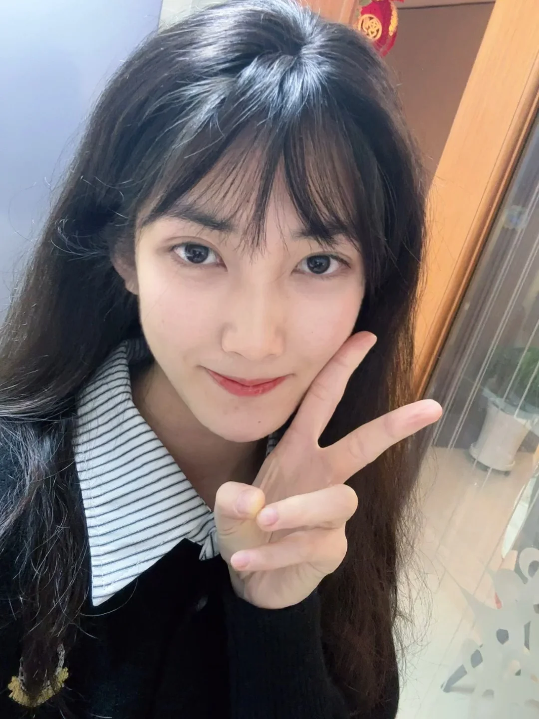 Choose between two hairstyles. Bangs vs no bangs