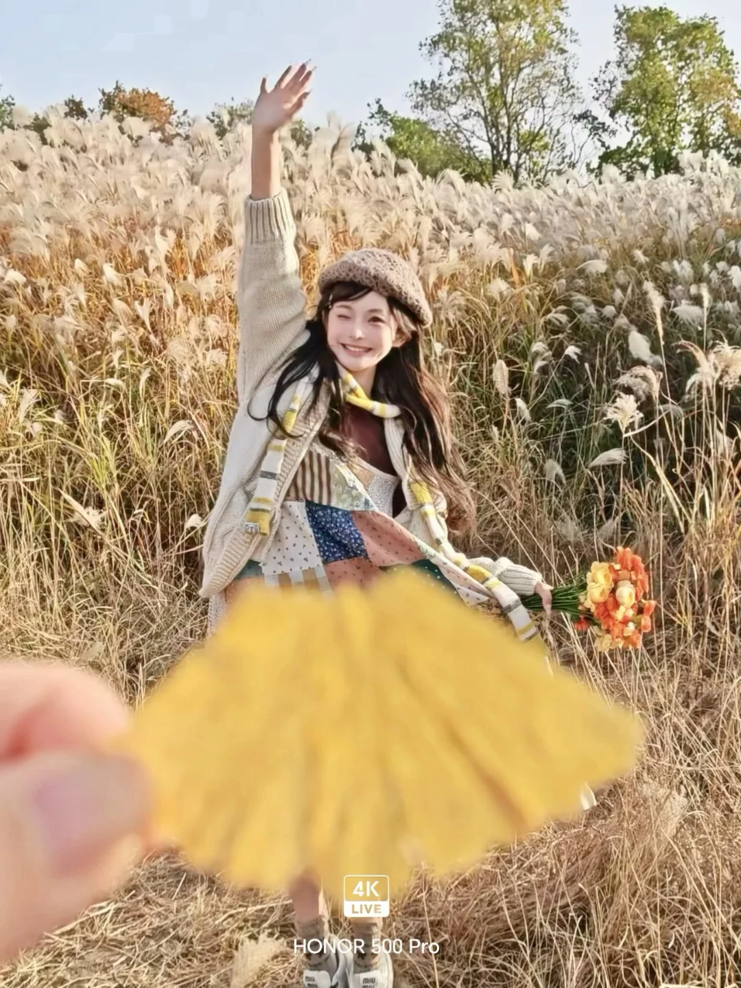 Live image 💛 Happiness, please come to my palm 🤲🏻: fallen_leaves: