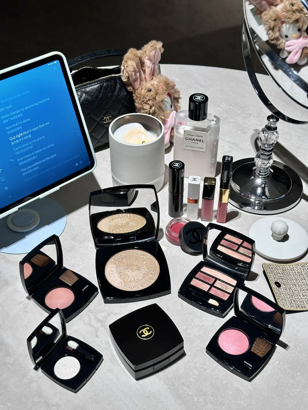 I really fall in love with Chanel repeatedly! Some makeup worth buying