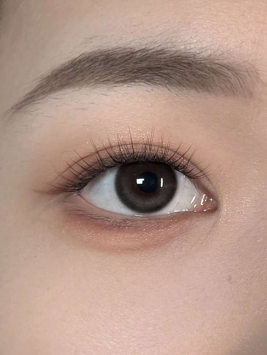 Eye makeup that cannot be refused by pale complexion