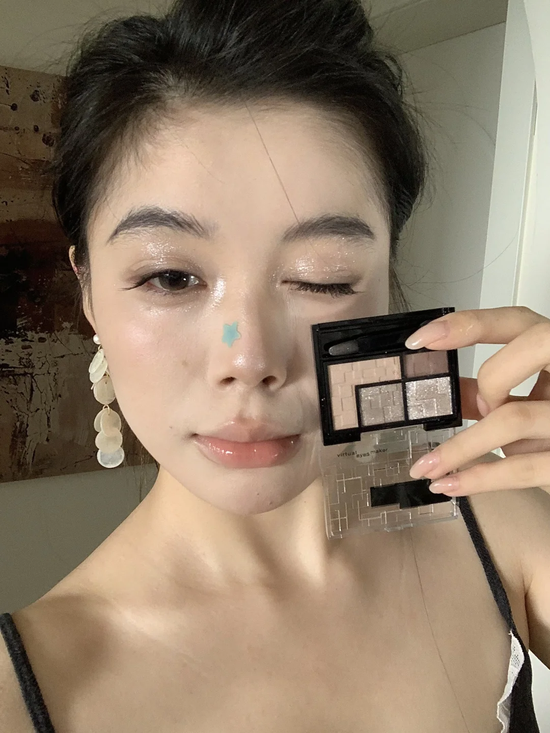 This day is not that day's eye shadow.... Clear and smoky...