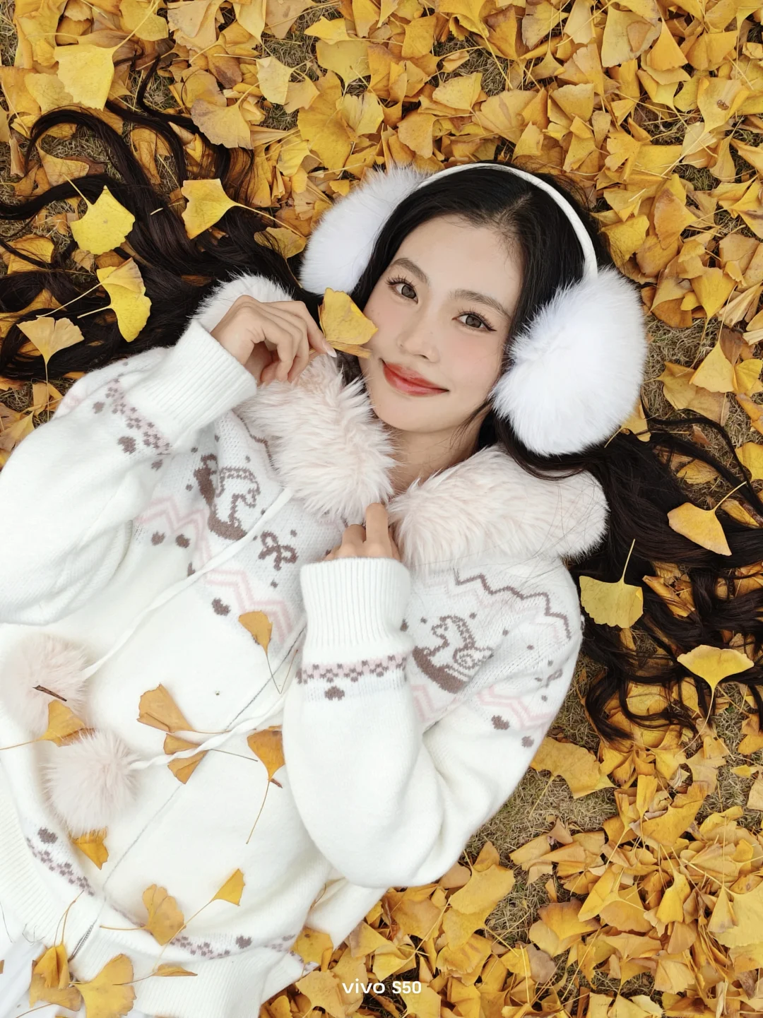 This way of taking pictures of fallen leaves is too revealing: maple_1eaf: