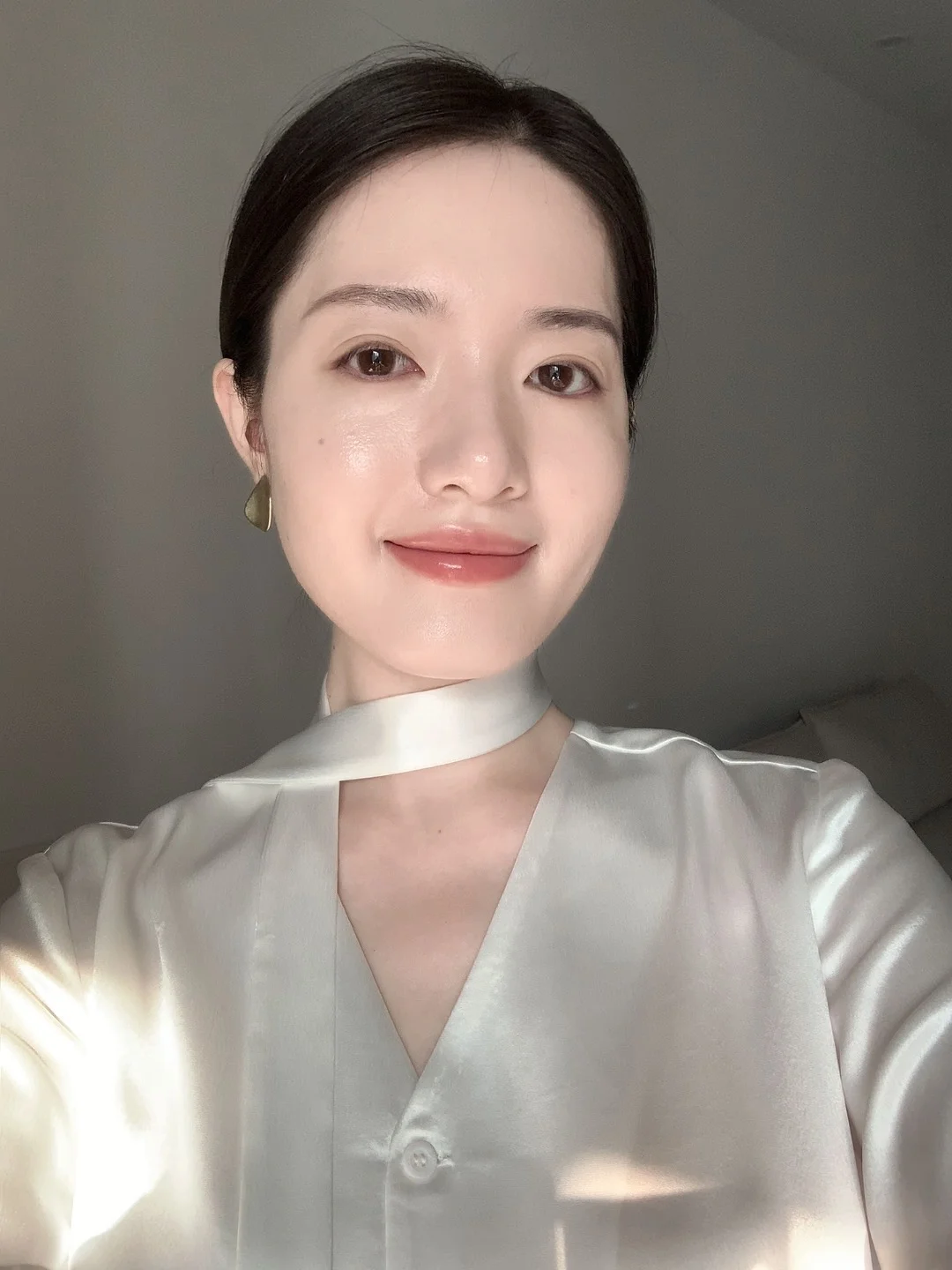 Clean and Premium | Luxury Porcelain Light Makeup