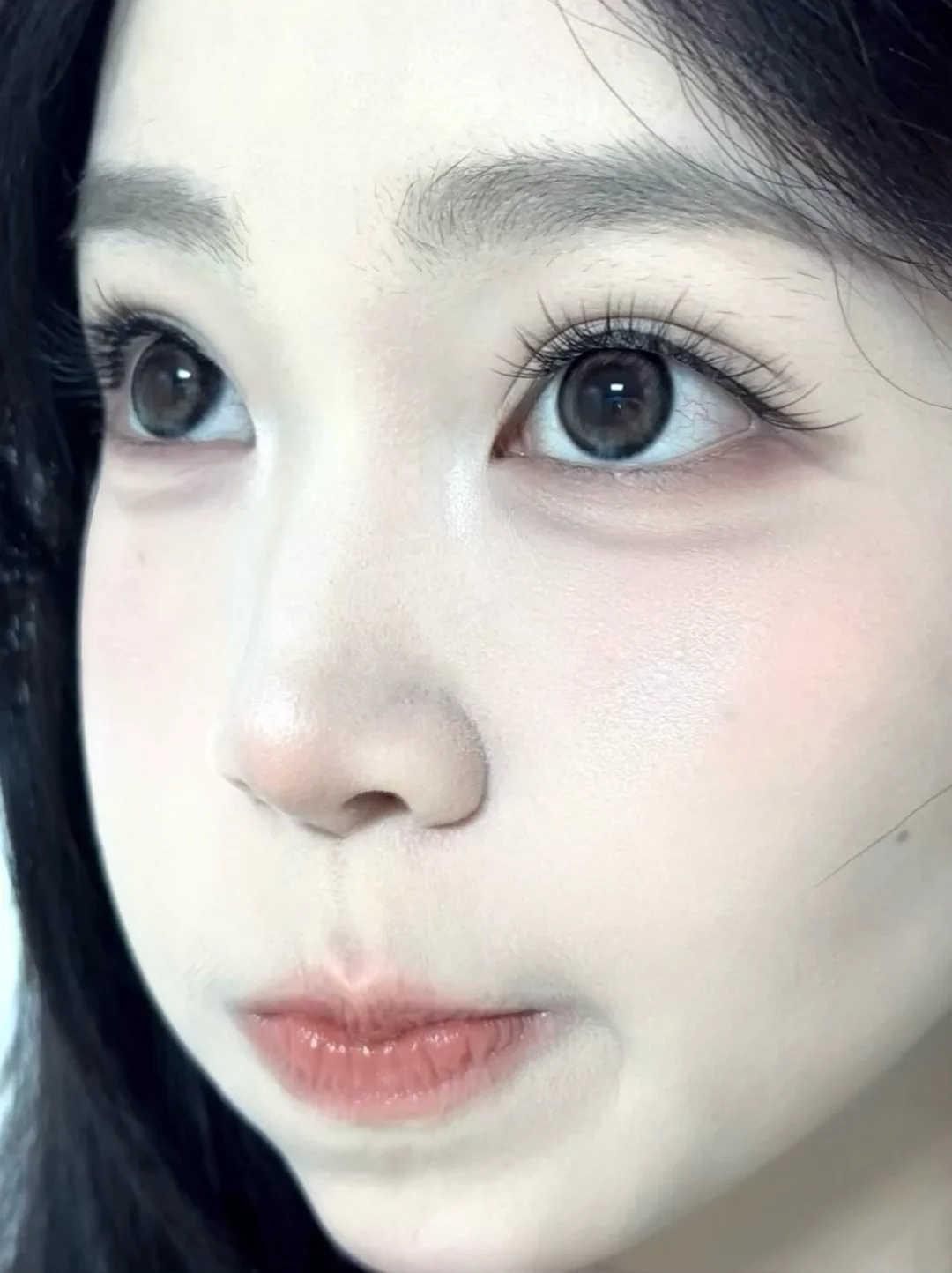 I put on a light and beautiful makeup!!