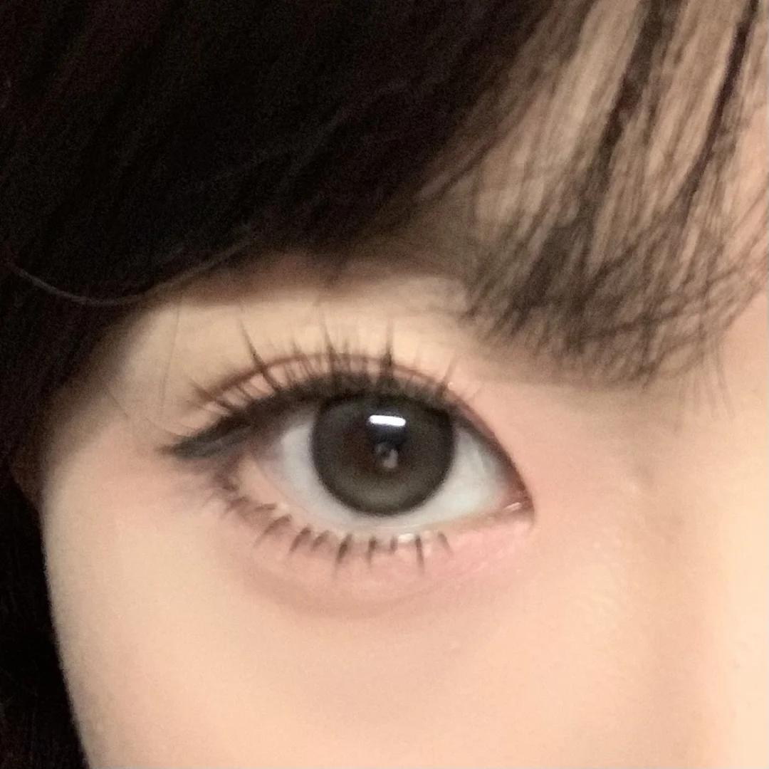 Light human eye makeup!!!