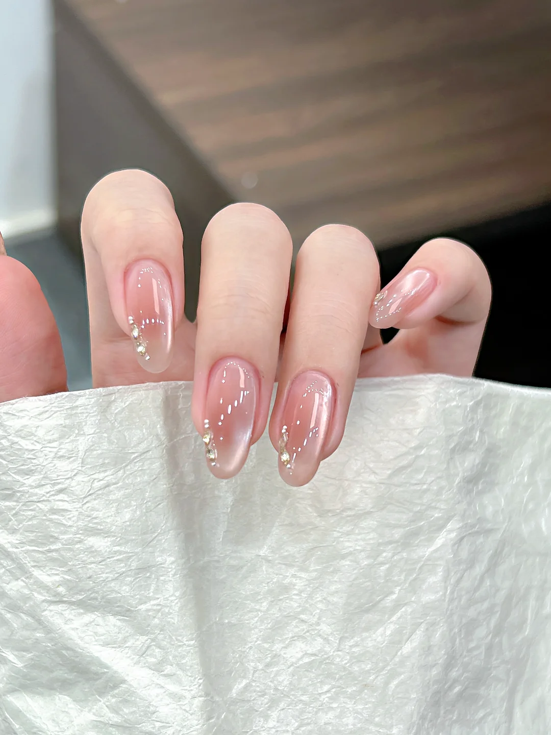 Nail: ribbon: autumn and winter simple glass beads cat eye temperament powder blusher nail