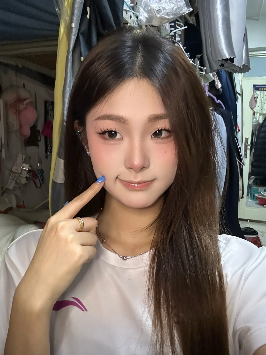 Once a single eyelid is stained with Korean makeup...
