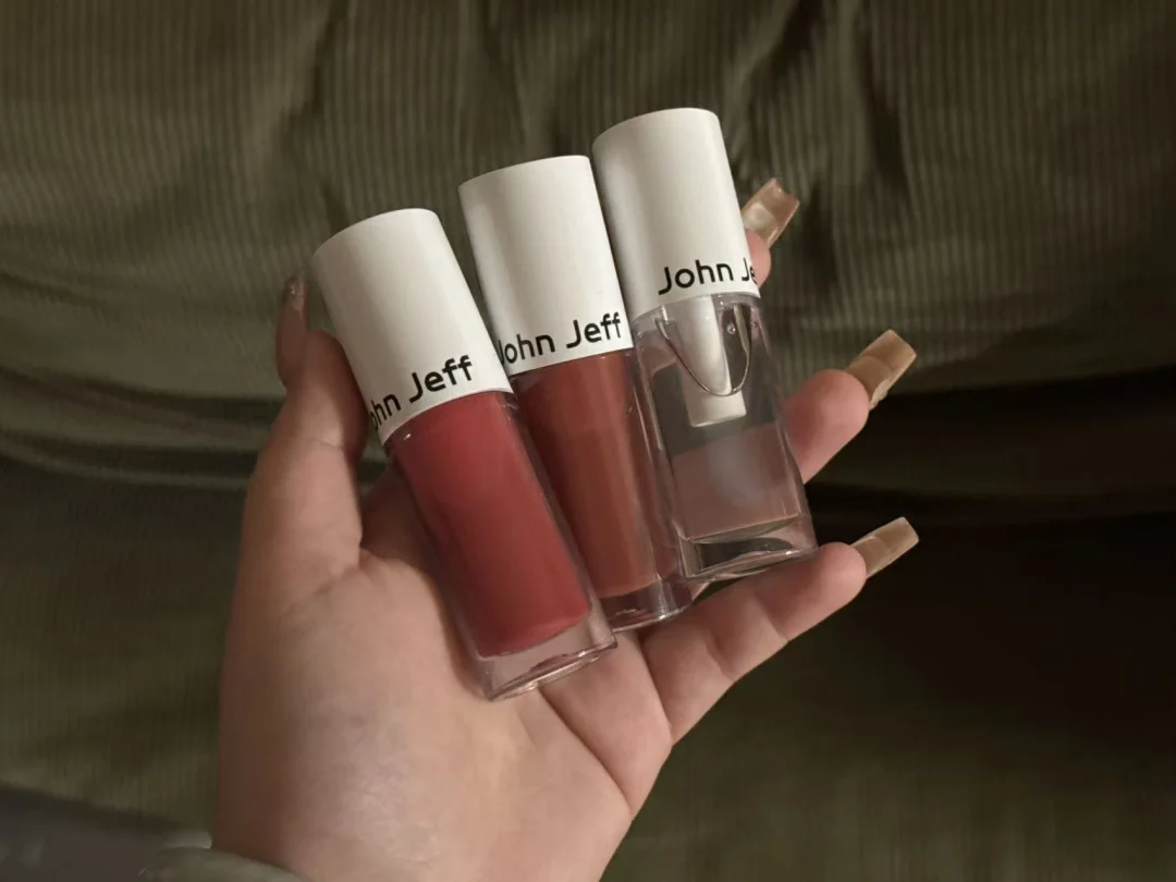 橄榄皮的姐妹都给我冲John Jeff这个唇油！！！