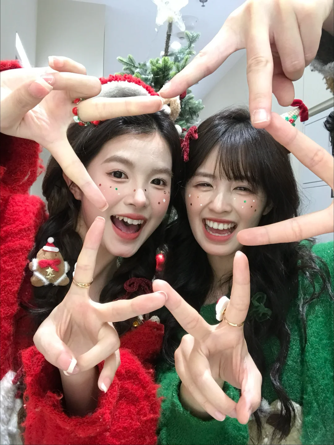 Ding Ding 🔔  Celebrate Christmas early ♡: sparks ⋅ 🎄 ₊˚.