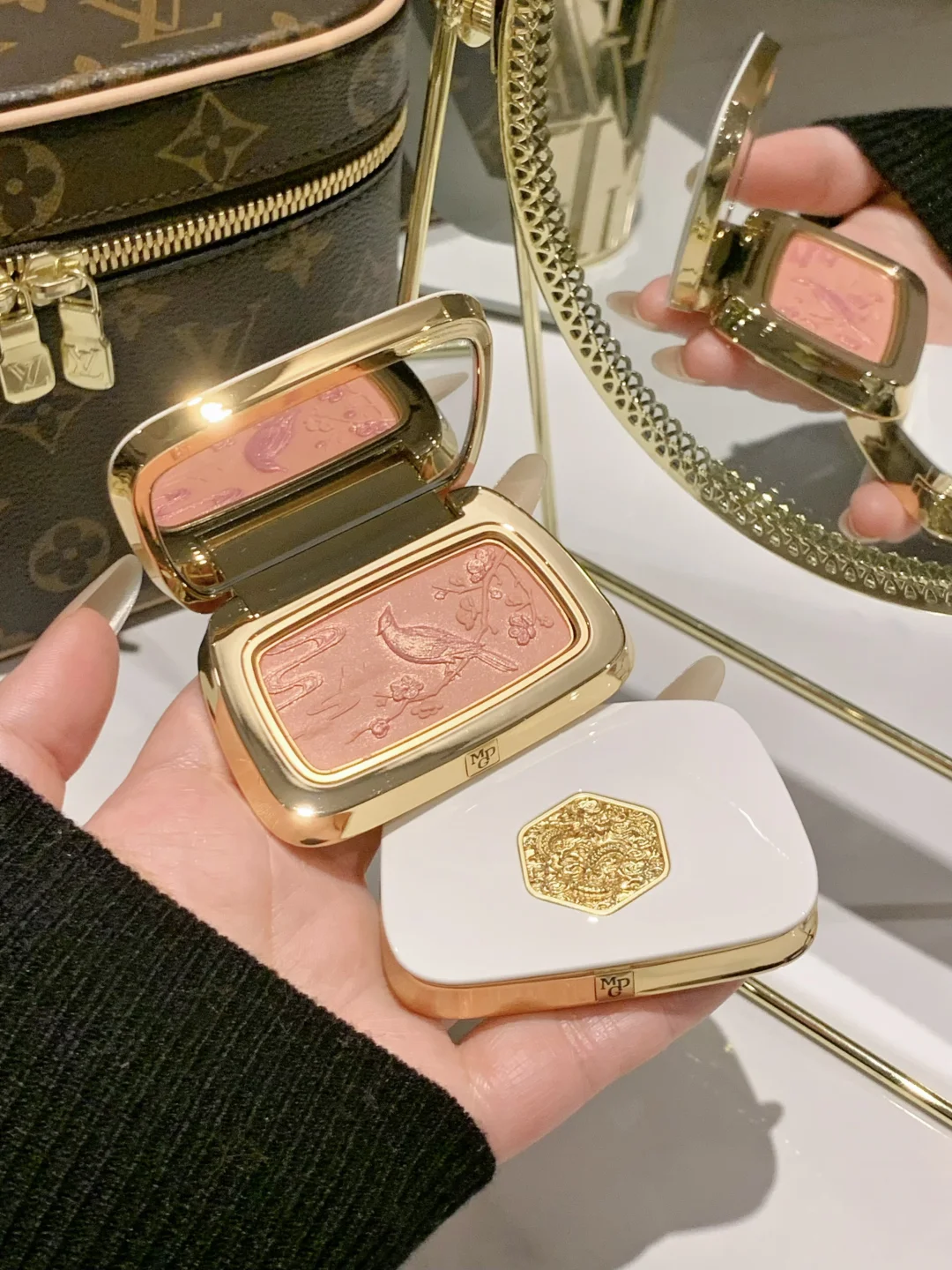 Sister, I don't know how to put on makeup without these two pieces