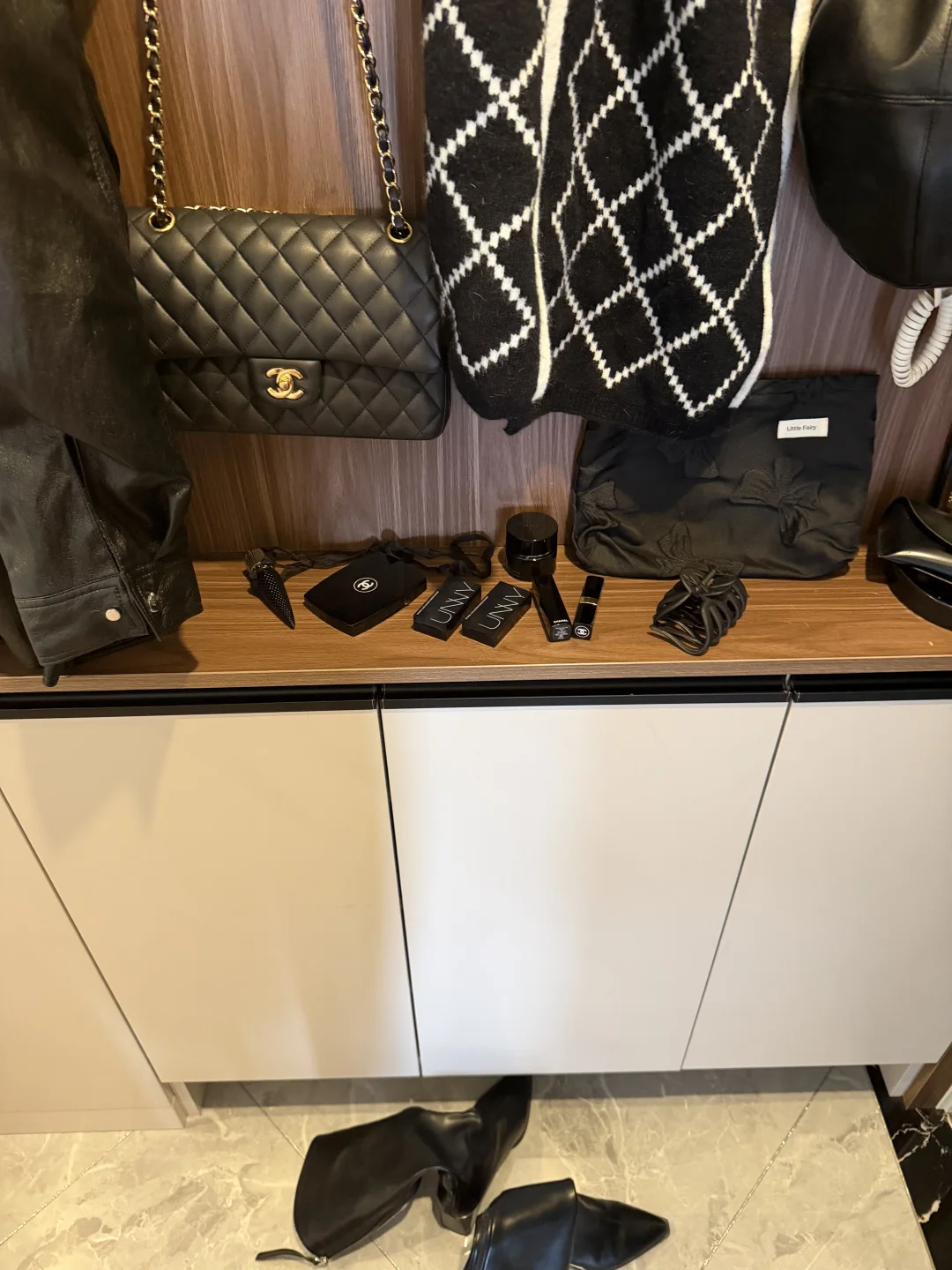 Spicy sister-in-law all black equipment today