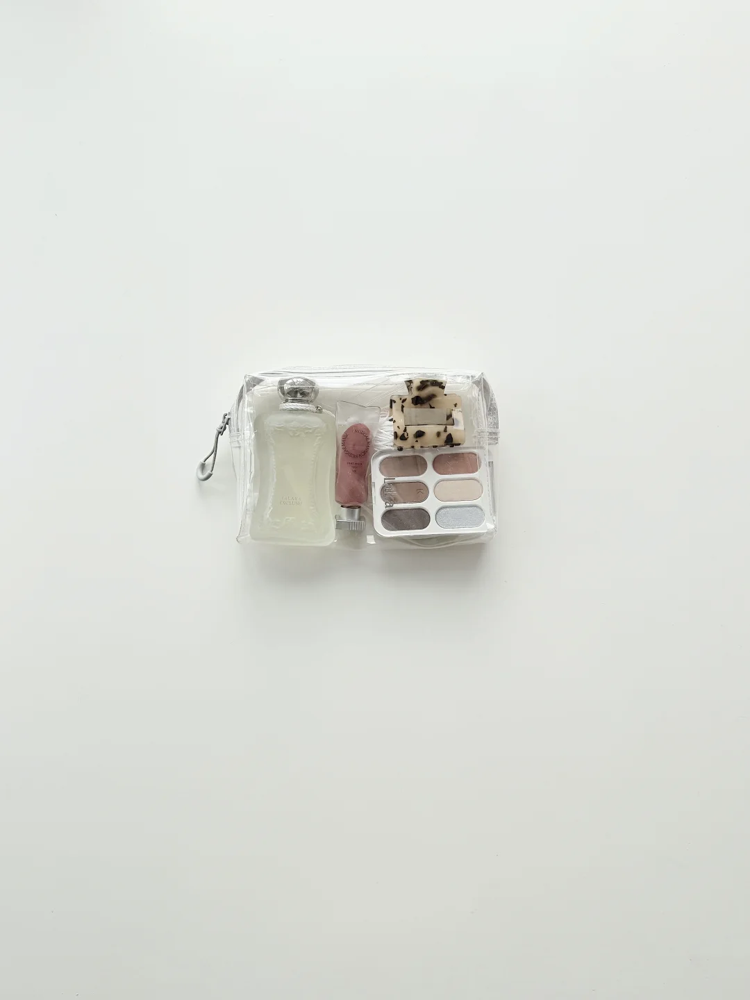 Clean girl bag flipping: elegant and clean aesthetics