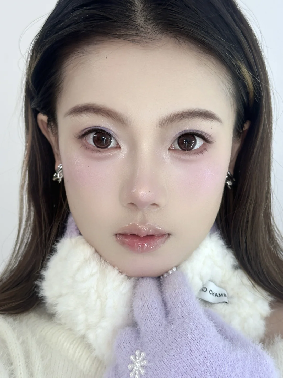 I painted for three hours... waiting for the first snow to fall in Hainan (swipe left to remove makeup with one click)