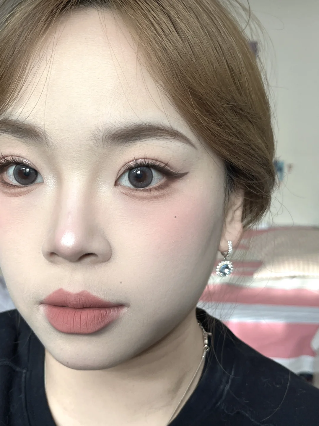 This is the real appearance of an ordinary person after putting on makeup, isn't it!