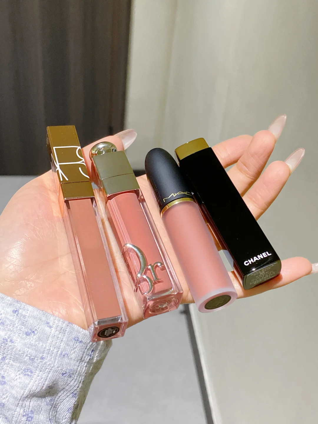 Naked emotions in dreams 🩰 4 nude colors repeatedly used with plain water